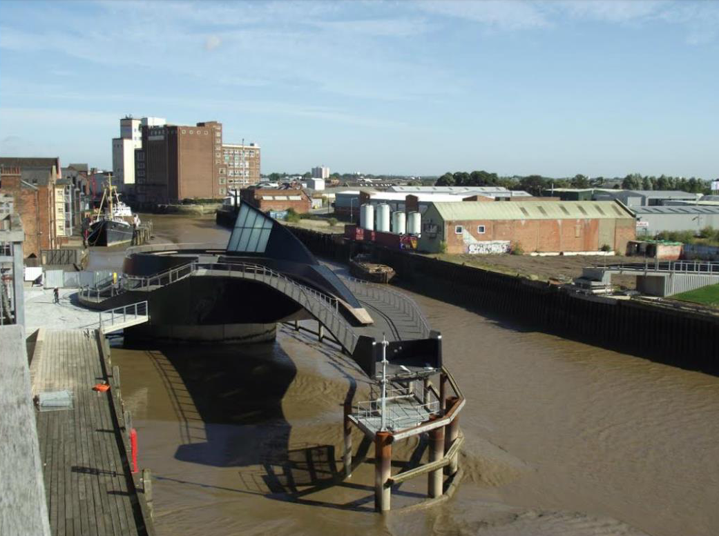 river hull daytime