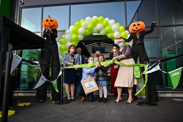 Lola Keeling opening Asda. Photo by Andy Garbutt